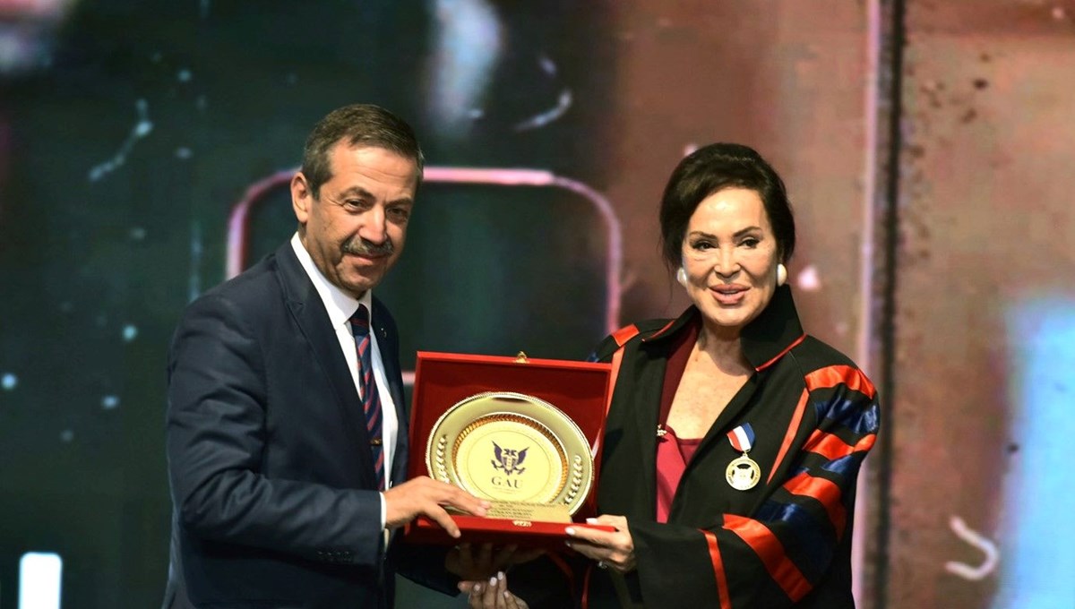 Türkan Şoray'a fahri doktora ünvanı verildi