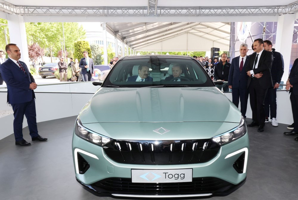 Cumhurbaşkanı
Erdoğan, Togg’un yeni modeli T10F’i inceledi - 7