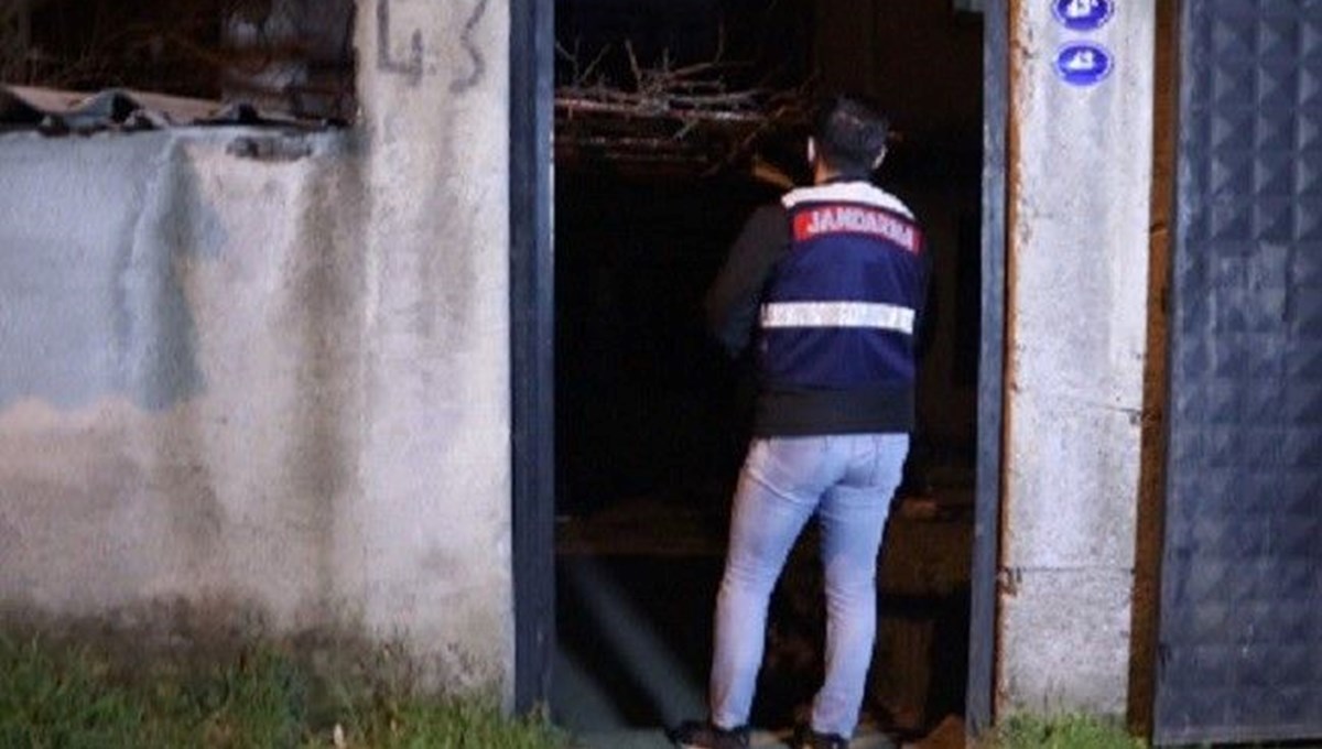 İzmir merkezli DHKP-C operasyonunda 18 gözaltı İzmir merkezli DHKP-C operasyonunda 18 gözaltı