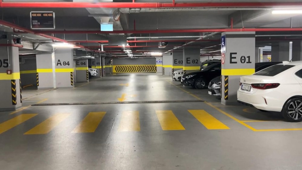 Kapalı otoparkta araçları çizdiler - 5