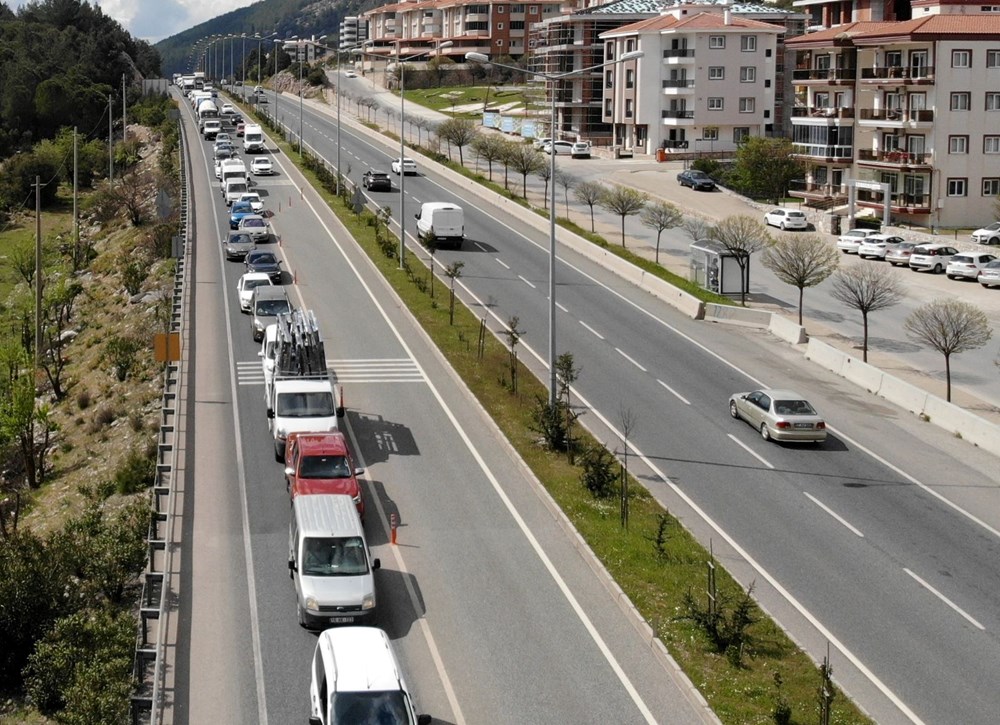 Yollarda bayram yoğunluğu başladı | Karayollarında son durum - 5