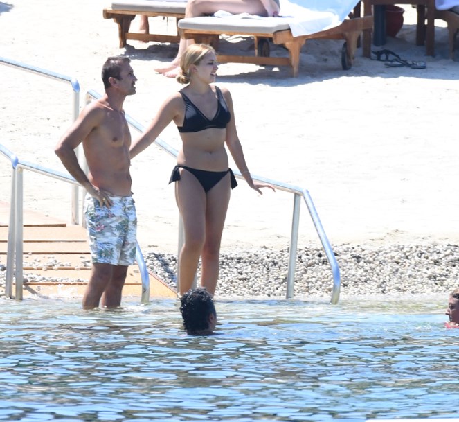 Can Bonomo Ile Oyku Karayel Bodrum Da Unlulerin Objektiflere Takilan Tatil Kareleri Magazin Haberleri Ntv