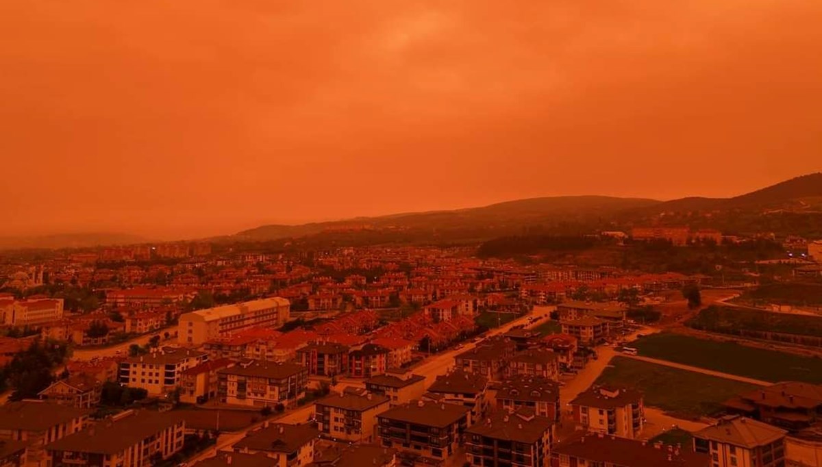 Bolu'da toz taşınımı etkisi: Gökyüzü kırmızıya büründü