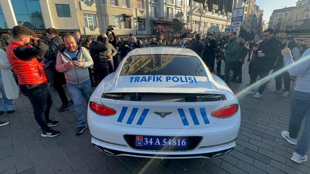 Ferrari devriyede: Vatandaşlar selfie çektiriyor (Bu lüks araçlar hangi çetelere ait?) - 6