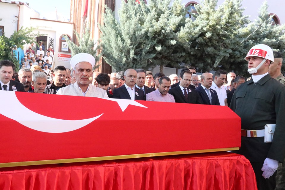 Şehitler son yolculuğuna uğurlanıyor - 1