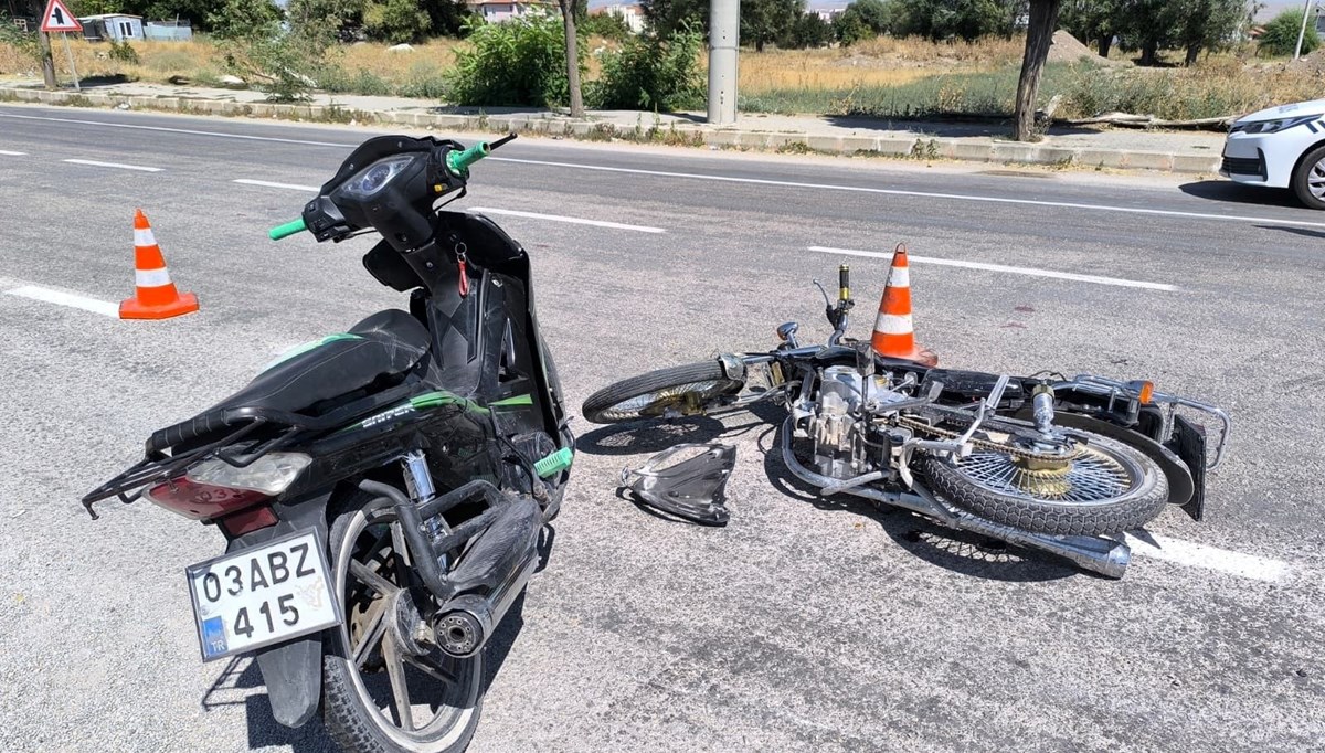 Motosikletlerin çarpıştığı kazada sürücüler yaralandı
