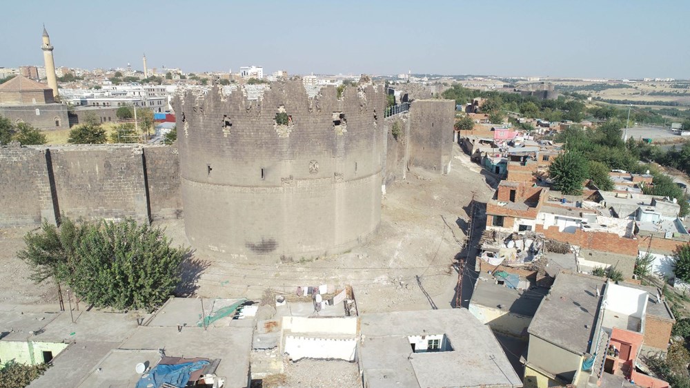Diyarbakır'da gecekonduların yıkılmasıyla kitabe ve nişler ortaya çıktı - 17