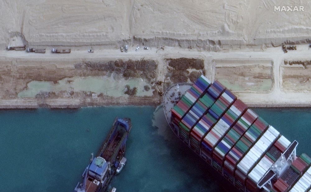 Süveyş Kanalı 7. günde kısmen açıldı: Evergreen şirketine ait  Ever Given gemisi yüzdürüldü - 9