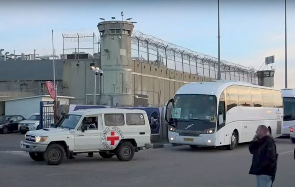 İsrail ile Hamas arasındaki ateşkes anlaşmasında ilk koşul yerine getiriliyor |İsrail Basını: Kızılhaç 3 kadın rehineyi teslim aldı - 4