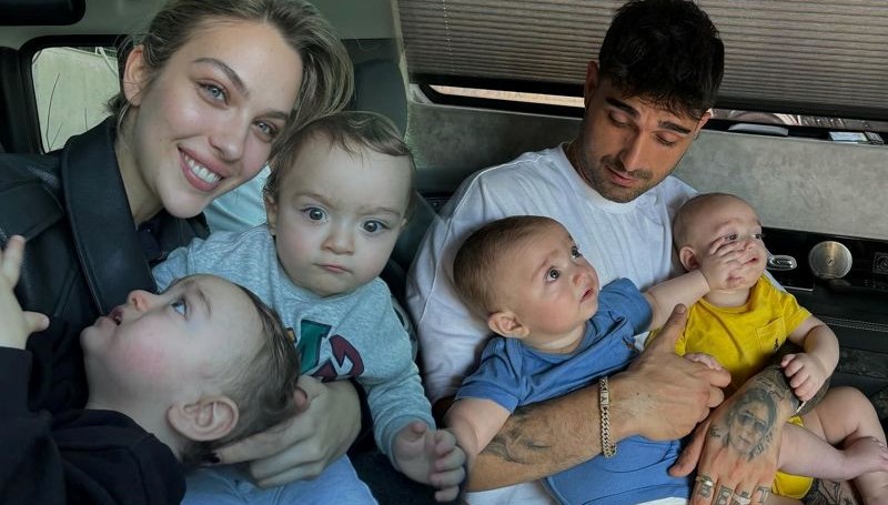 Yasemin Şefkatli'nin ikiz oğulları büyüyor: 2024 neler öğrettin bana