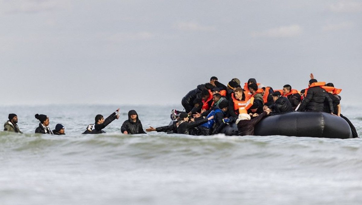 Manş Denizi'nde bir göçmen faciası daha: Fransa'dan İngiltere'ye giden teknede 12 kişi öldü