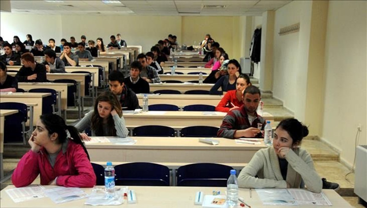 Üniversite yolunda ikinci sınav! YKS'de Alan Yeterlilik Testleri oturumu başladı Üniversite yolunda ikinci sınav! YKS'de Alan Yeterlilik Testleri oturumu başladı