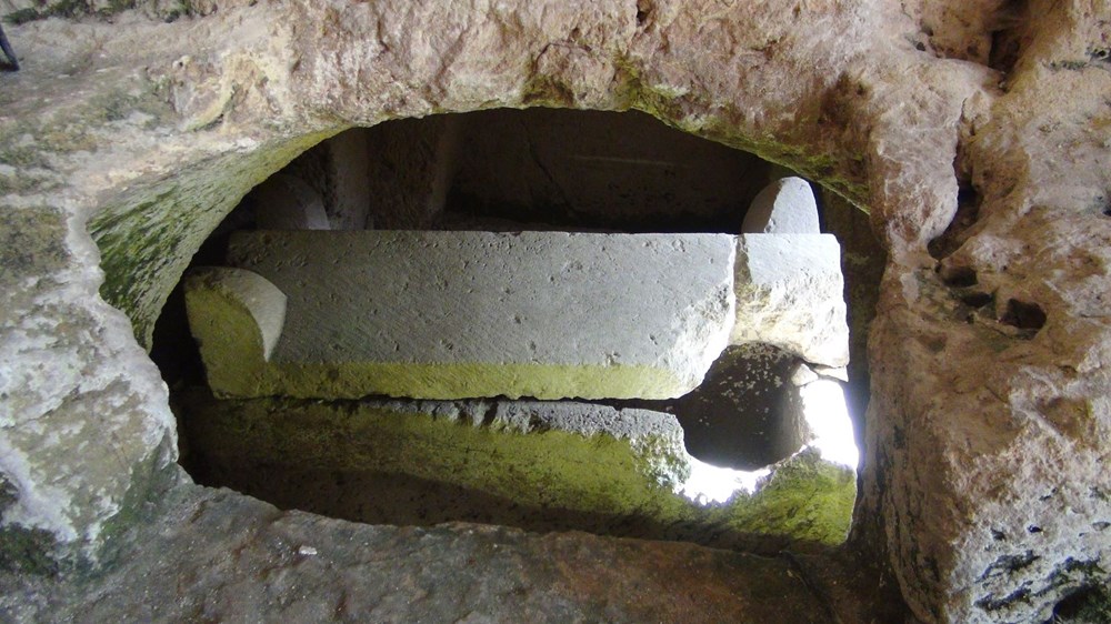 Şanlıurfa’da 2 bin yıllık tarihi kaya mezarları ziyarete açıldı - 3