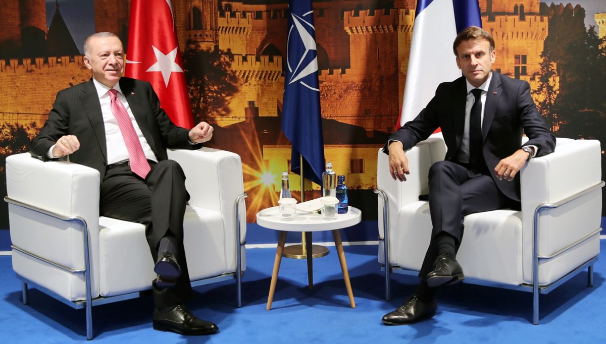 Cumhurbaşkanı Erdoğan, NATO zirvesinde Macron ile görüştü