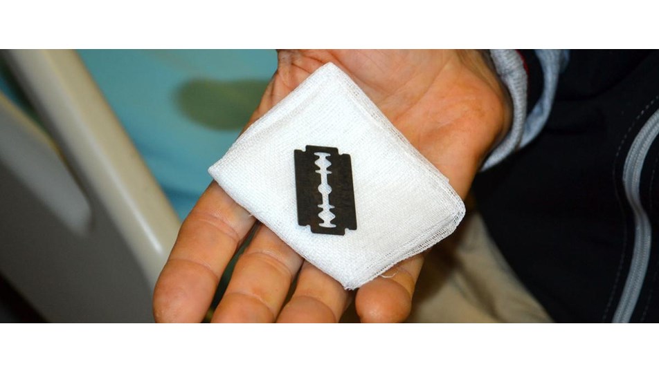 jilet yutunca ne olur jilet istenmeyen tuylerden kurtulmak icin en az tavsiye edilen yontem olsa da pratik oldugu icin vakit bulamayan kadinlarin cogu kez ilk tercihi olur