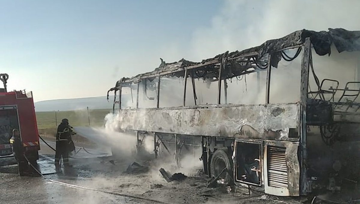 Seyir sırasında yolcu otobüsü alev aldı