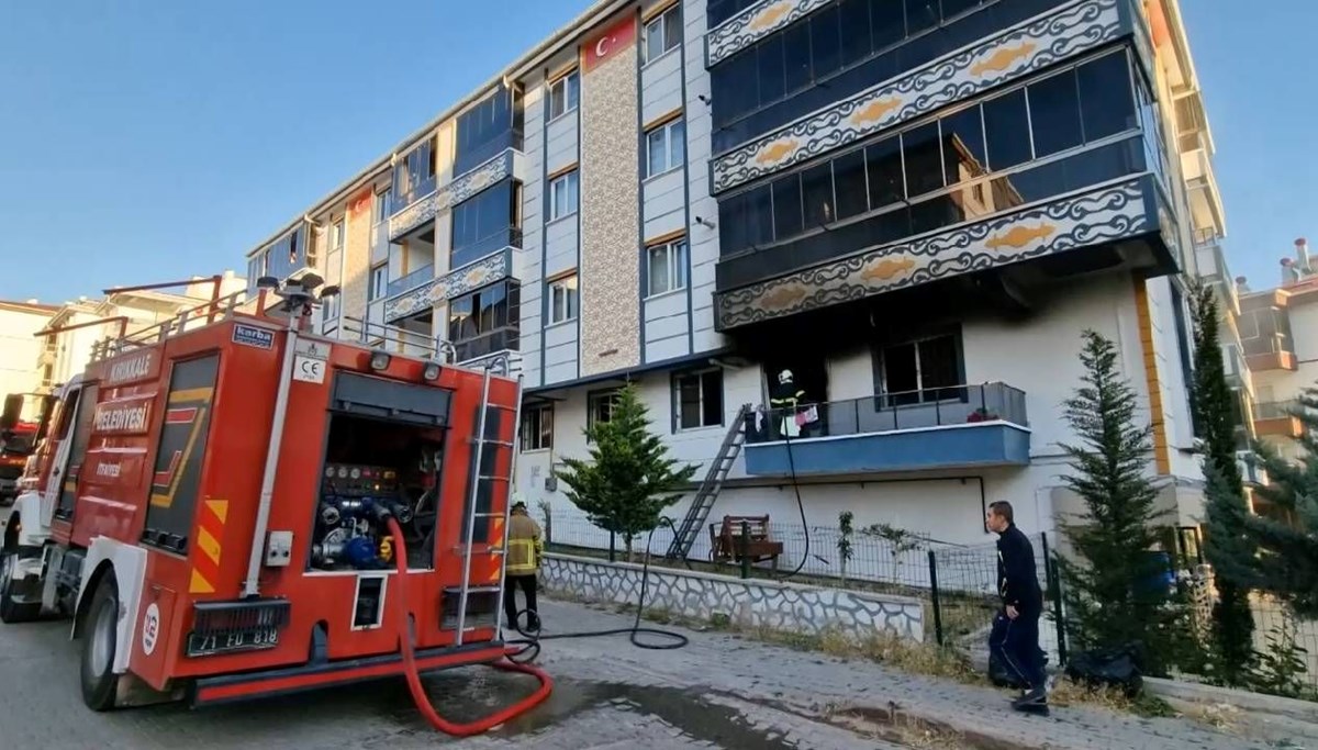 Batarya patladı, ev küle döndü