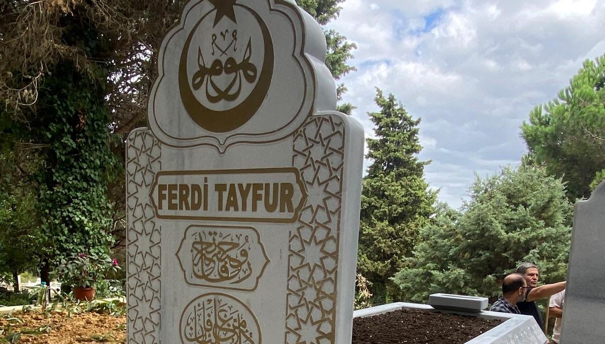 MHP Genel Başkanı Bahçeli Ferdi Tayfur'un kabrini yaptırdı