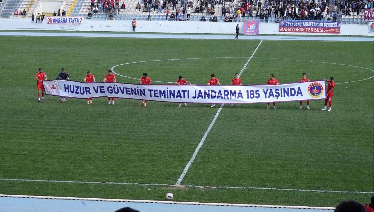 Futbolculardan anlamlı pankart Futbolculardan anlamlı pankart