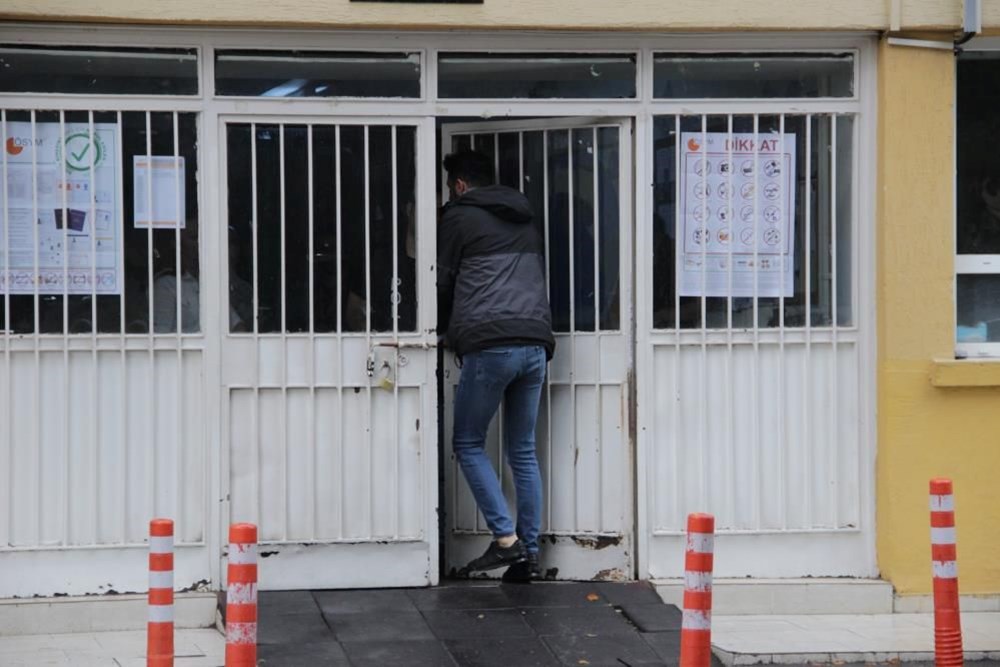 YKS'de ilk oturum (TYT) heyecanı: Sınava geç kalanların hayalleri yıkıldı! - 5