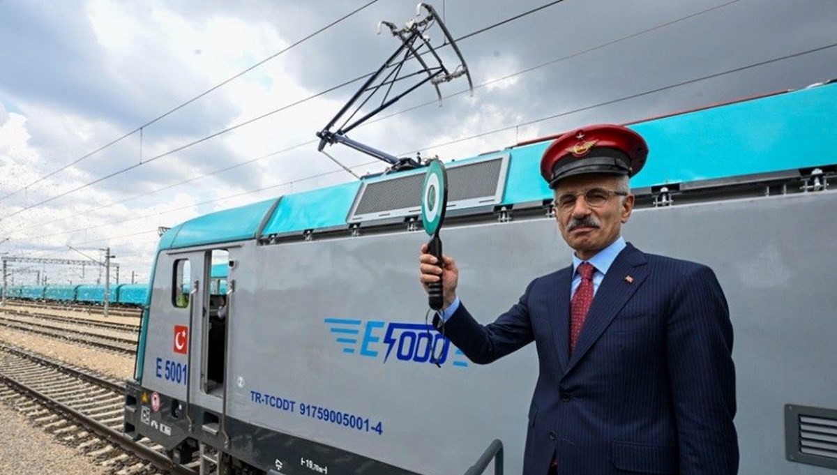 Yerli ve milli lokomotif ilk seferini yaptı