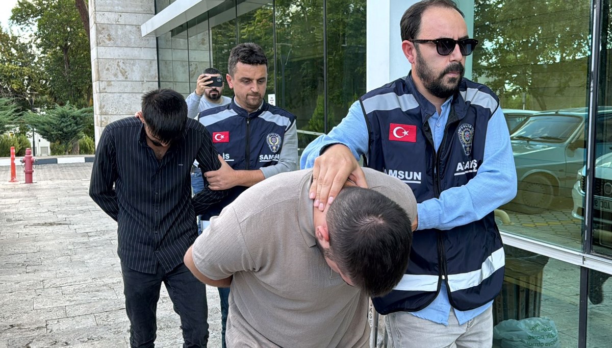 Polis memurunun evinden silah ve ziynet eşyası çalan 4 kişi yakalandı Polis memurunun evinden silah ve ziynet eşyası çalan 4 kişi yakalandı