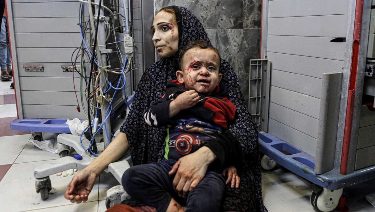 İsrail'in Gazze'deki hastaneye saldırısından ilk fotoğraflar İsrail'in Gazze'deki hastaneye saldırısından ilk fotoğraflar