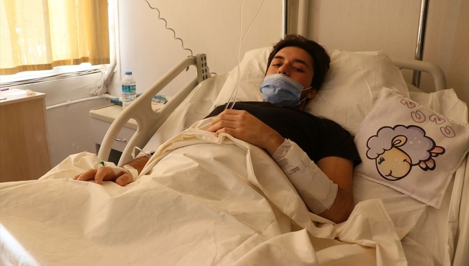 Anne ve babasını depremde kaybeden Arif Emre, deprem anını anlattı