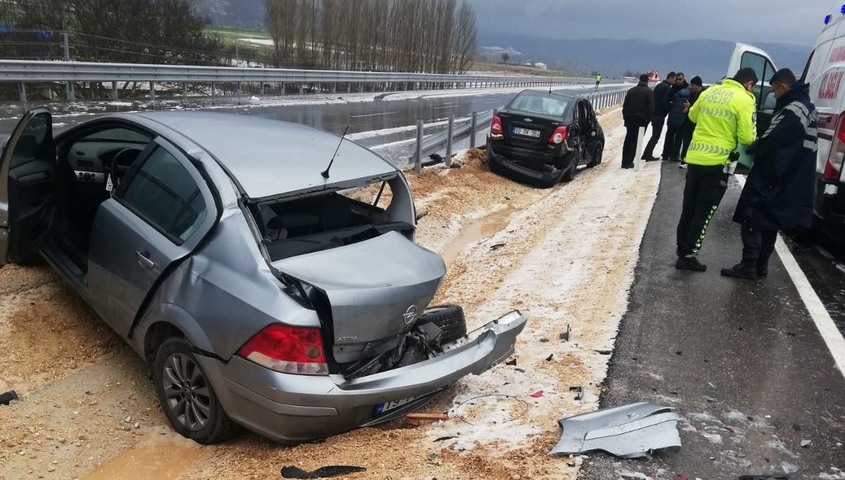 Dolu yağışı kazaya neden oldu: 1 ölü, 3 yaralı