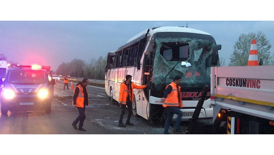 sakarya da yolcu otobusu devrildi 30