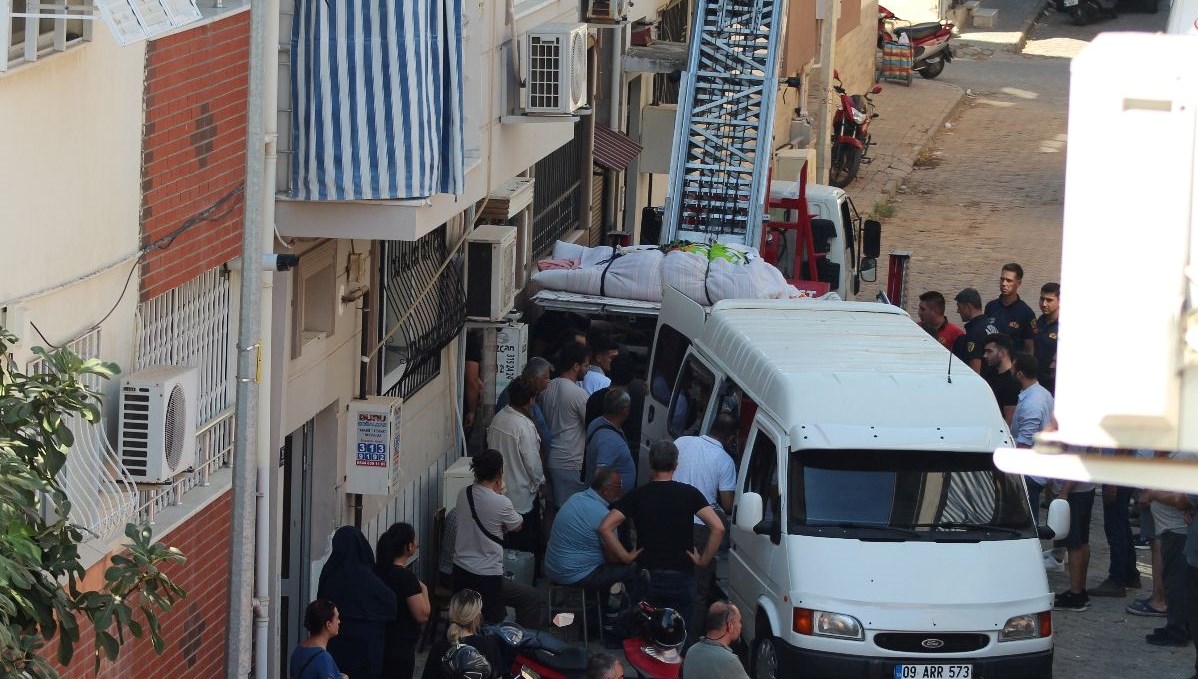 310 kiloydu, yatağa bağımlıydı... Cenazesi eşya taşıma asansörüyle çıkarılabildi