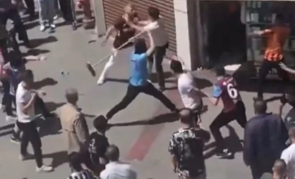 Dev final öncesi Trabzonspor ile Galatasaray taraftarı arasında kavga - 1