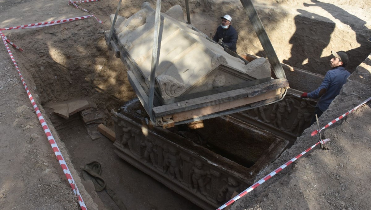 İznik'te Hisardere kazılarında iki lahit bulundu: Mumyalanmış 3 iskelet