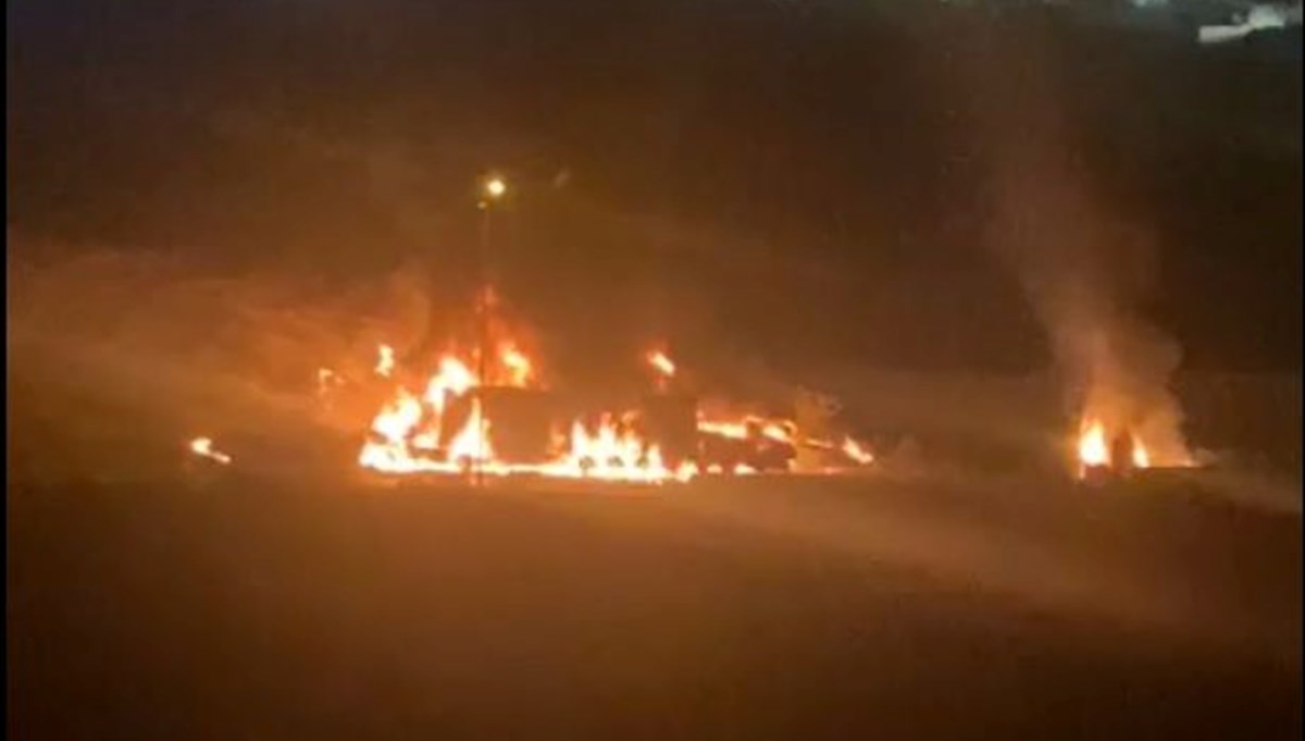 Otoyolda çarpışan 2 TIR alev aldı: 1 ölü, 1 yaralı Otoyolda çarpışan 2 TIR alev aldı: 1 ölü, 1 yaralı