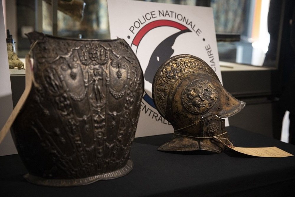 Louvre Müzesi’ndeki kayıp zırh ve miğfer 38 yıl sonra bulundu - 4