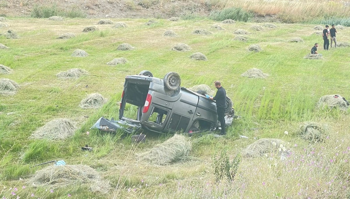 Hakkari'de otomobil takla attı: 2 ölü, 3 yaralı