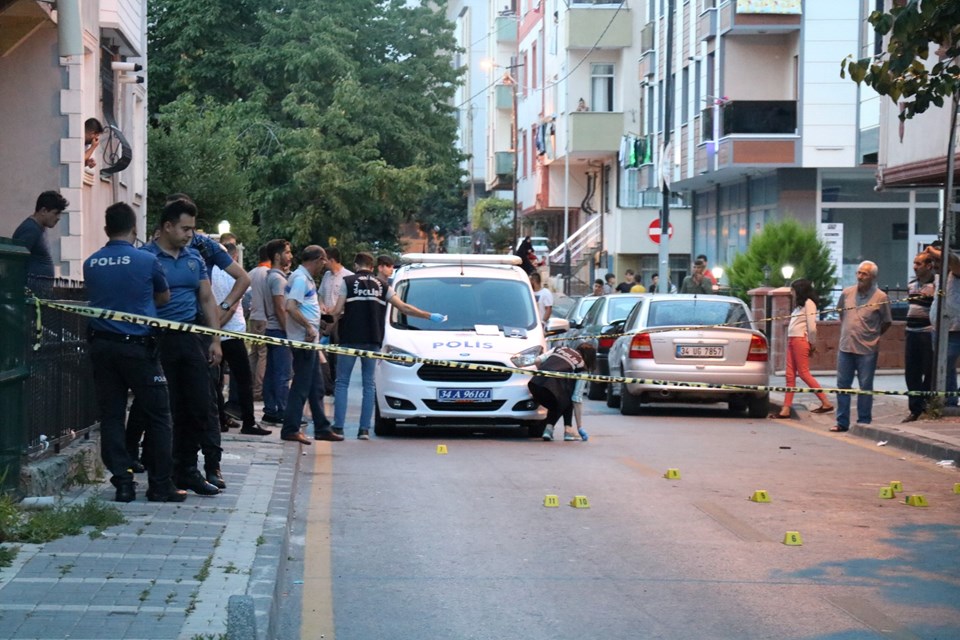 Ümraniye'de komşular arasında silahlı kavga: 3 gözaltı - 1