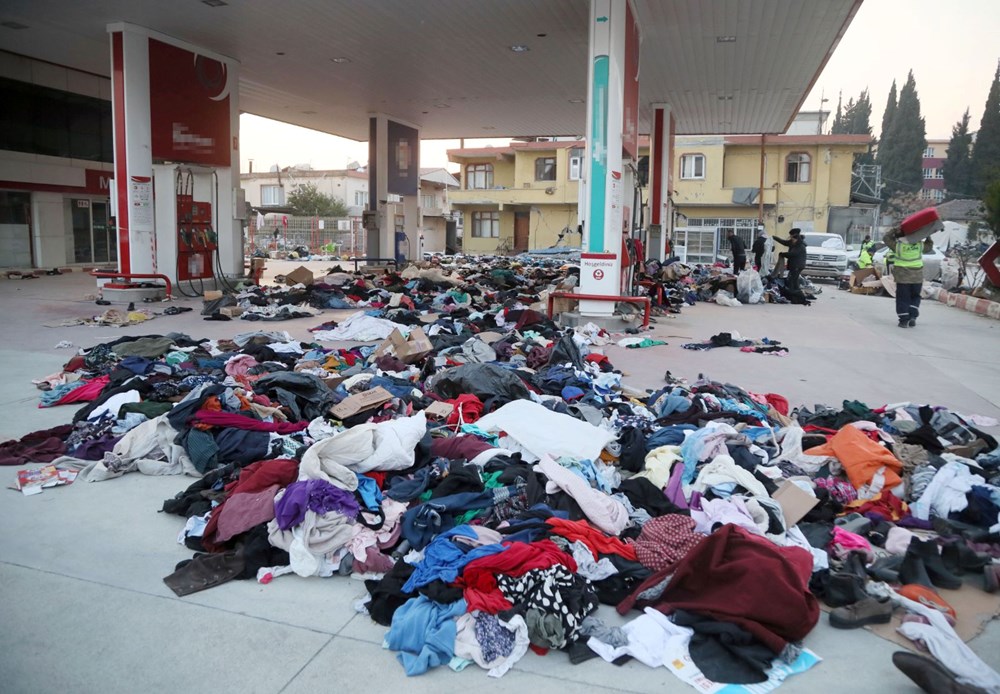 Yardım malzemelerini cadde ve sokaklara bıraktılar - 8