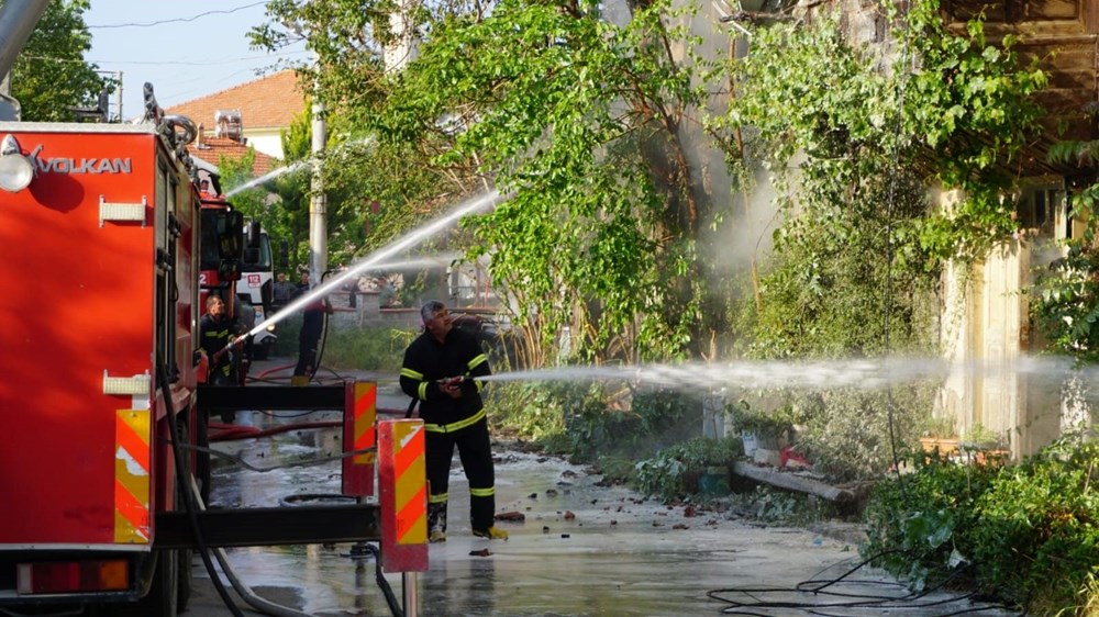 Burdur'da depo yangını: Alevler evlere sıçradı - 8