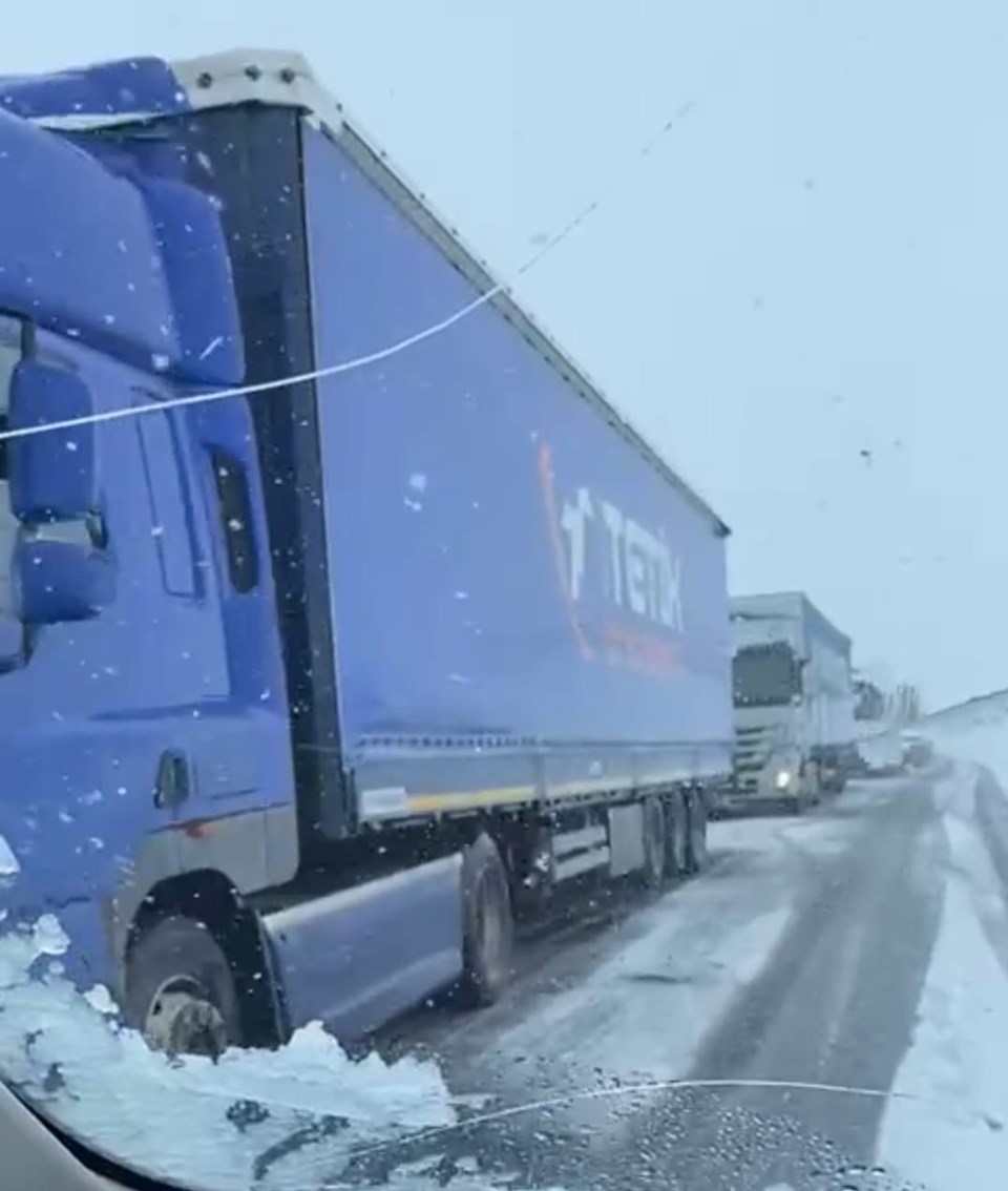 Ardahan’da ulaşıma kar engeli: Yollar kapandı - 1