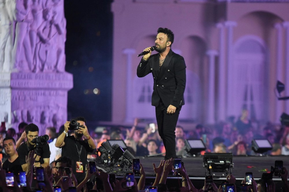 İzmir’de kurtuluş günü coşkusu: Tarkan konserine yüz binlerce kişi akın etti - 13