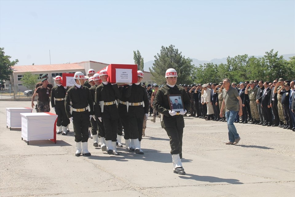 Şırnak'ta şehit askerler için tören - 1