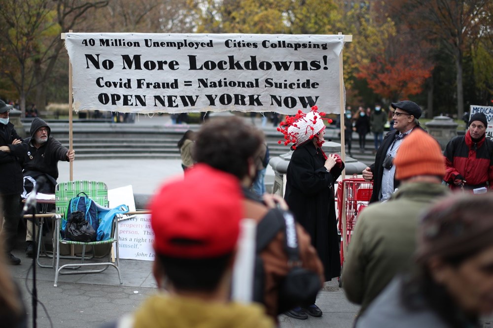 New York'ta karantina karşıtları maske yaktı - 8