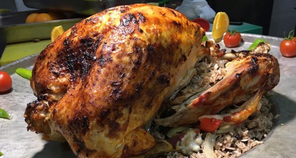 İç pilavına 1 kaşık eklemek lezzetini 5'e katlıyor: Nar gibi kızarmış yılbaşı hindisi tarifi - 4