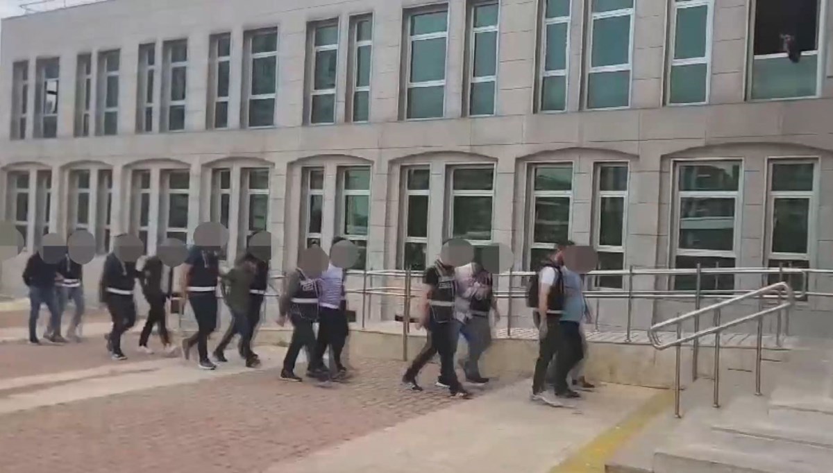 Şanlıurfa merkezli telefon dolandırıcılığı operasyonunda 21 şüpheli tutuklandı Şanlıurfa merkezli telefon dolandırıcılığı operasyonunda 21 şüpheli tutuklandı