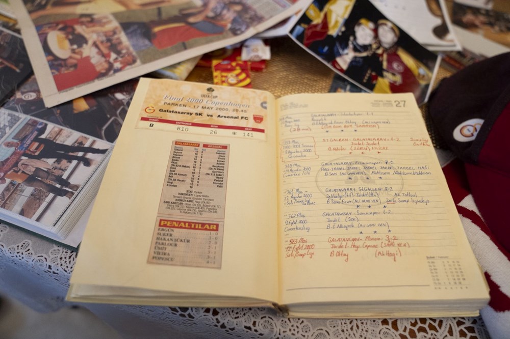 882 maça giden Galatasaray taraftarının hedefi 1000. maç: Maç izlerken su içmiyor, yemek yemiyor 90 dakika telefona bakmıyor! - 15