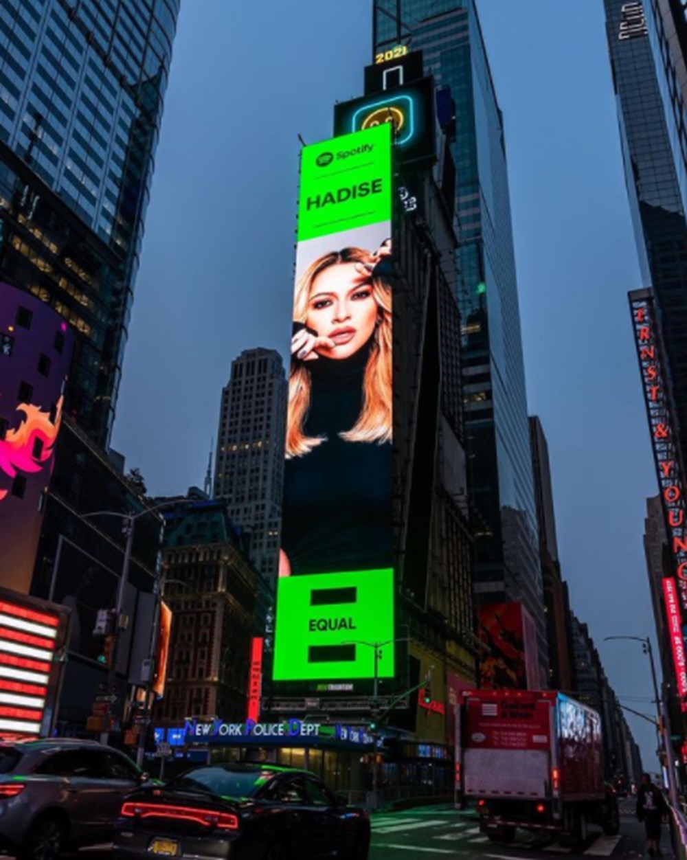 Hadise New York'taki Times Meydanı'nda: Kadınların sesini daha çok duyacaksınız - 3