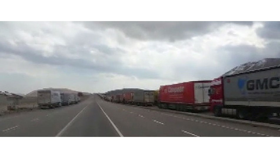 İran sınırında kuyruk uzunluğu 15 kilometreye ulaştı