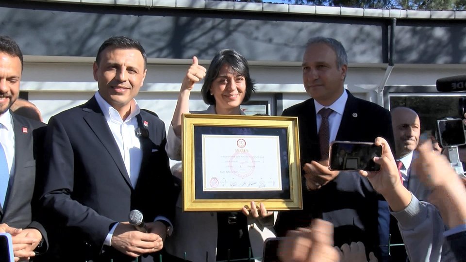 Üsküdar Belediye Başkanı Sinem Dedetaş mazbatasını aldı - 1