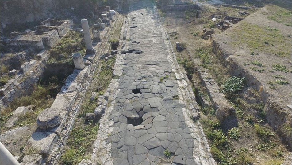 Mersin'de temel kazısı sırasında bulunan Antik Roma Yolu turizme kazandırılıyor